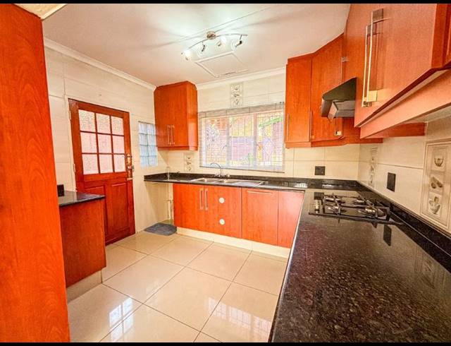 3 BEDROOM TOWNHOUSE FOR SALE IN BASSONIA